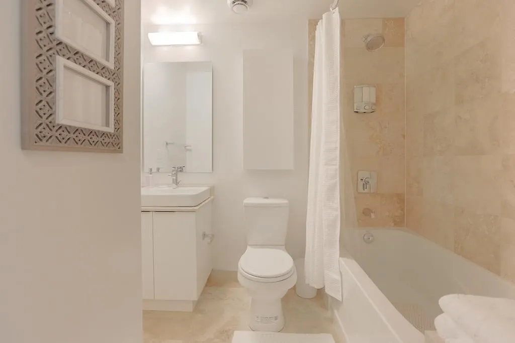 Noel Suites - York And Simcoe St. Toronto Apartment