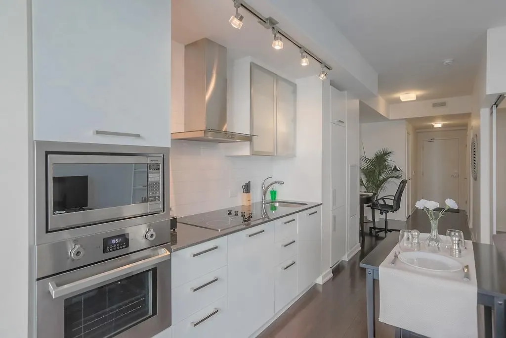 Noel Suites - York And Simcoe St. Toronto Apartment