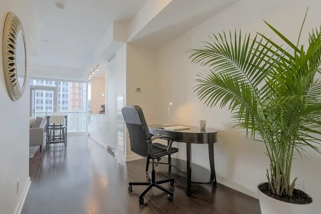 Noel Suites - York And Simcoe St. Toronto
